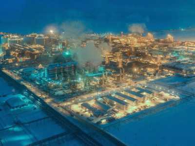 Il processo che porta alla liquefazione non � altro che l�equivalente di una distillazione (nella foto il vapore acqueo che si forma da questo processo)